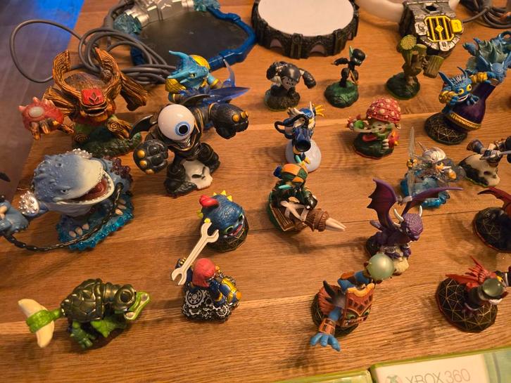 Skylanders verzameling met opbergkast, Spelcomputers en Games, Games | Overige, Gebruikt, Avontuur en Actie, 2 spelers, Vanaf 7 jaar