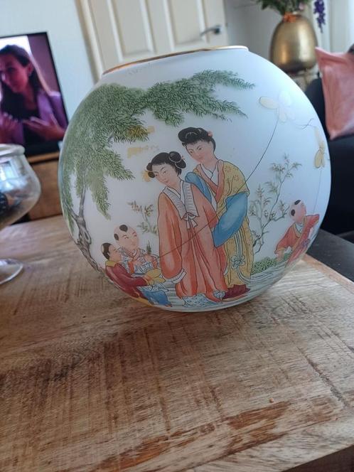 Antiek japanse vaas melkglas handbeschilderd, Antiek en Kunst, Antiek | Vazen, Ophalen of Verzenden