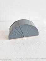 Karl Lagerfeld geparfumeerd stofpoeder KL 150G – lege doos, Gebruikt, Gehele gezicht, Beige, Ophalen of Verzenden