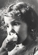 954572	Vintage	oude kinderkaart	meisje	1948	 Gelopen met pos, Verzamelen, Ansichtkaarten | Themakaarten, Gelopen, Kinderen, Ophalen of Verzenden