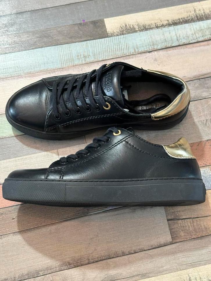 Versus Versace Leather Sneakers – Size 36,5 (24 cm), Kleding | Dames, Schoenen, Zo goed als nieuw, Sneakers of Gympen, Zwart, Ophalen of Verzenden