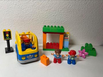 Duplo 10528 Schoolbus beschikbaar voor biedingen