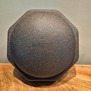 Zwarte Stepping Stone beschikbaar voor biedingen