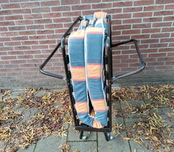 Bed,Logeerbed,inklapbaar,180x75,Matras,Geel,Blauw,Logeerbed beschikbaar voor biedingen