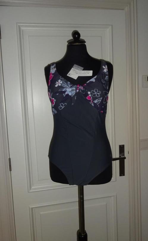 NIEUW Maat 44 Badpak gebloemd boven stuk met uni onderkant, Kleding | Dames, Badmode en Zwemkleding, Nieuw, Badpak, Overige kleuren