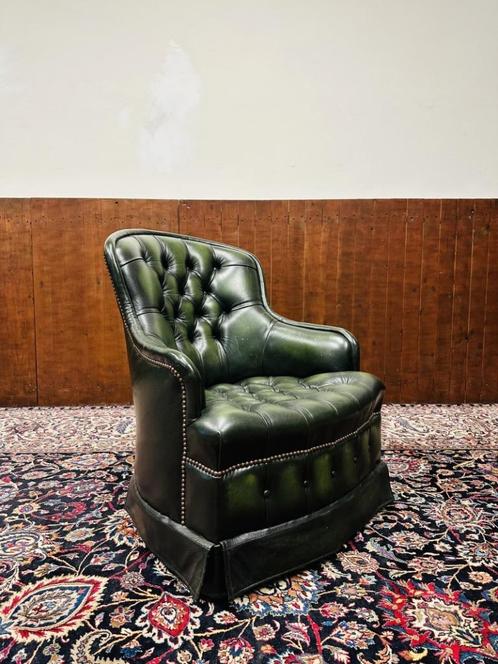 Engelse Chesterfield Fauteuil, Antiek en Kunst, Antiek | Kantoor en Zakelijk, Ophalen