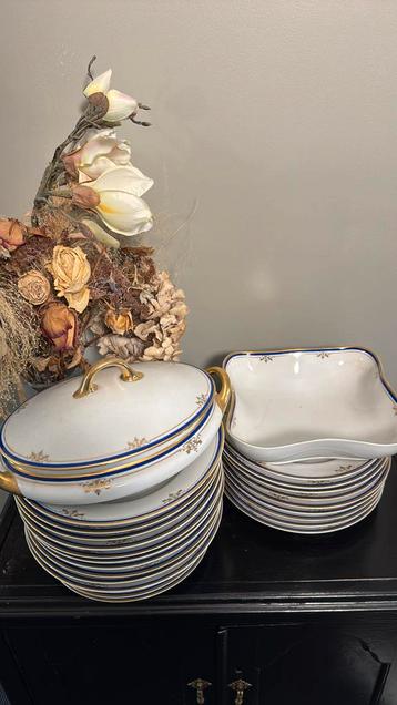 Koningsblauw servies. beschikbaar voor biedingen