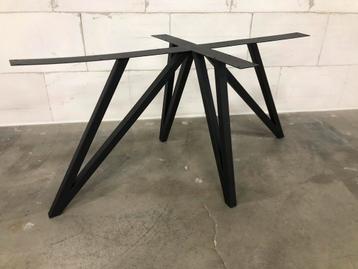 Metalen vlinderpoot tafelpoot Zwart ovale of rechte tafel beschikbaar voor biedingen