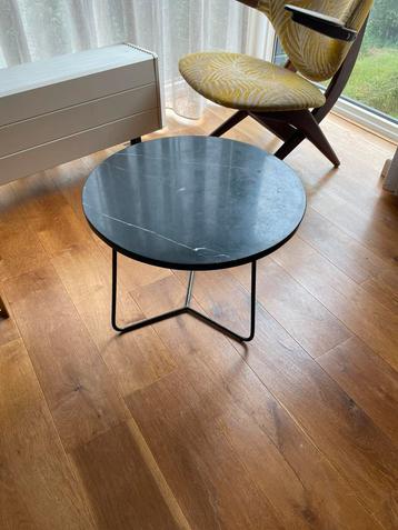 Zwart marmer bijzettafel 42x50cm metalen pootjes beschikbaar voor biedingen
