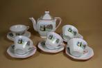 Antiek kinderserviesje met klederdrachten, Antiek en Kunst, Ophalen of Verzenden