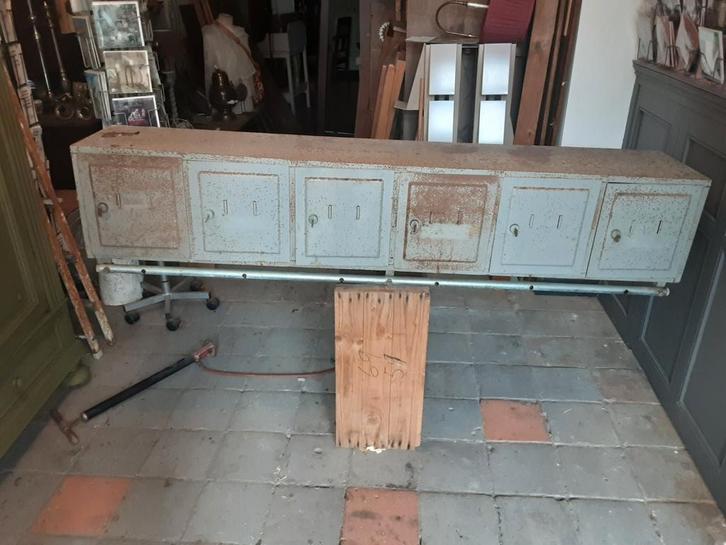 Vintage locker,  hangend met kapstok 50 euro, Huis en Inrichting, Kasten | Lockerkasten, Gebruikt, Ophalen