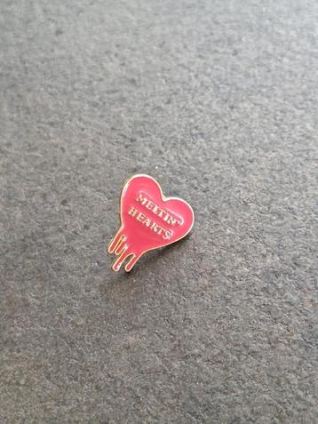 Leuke pin met tekst Meltin Hearts beschikbaar voor biedingen