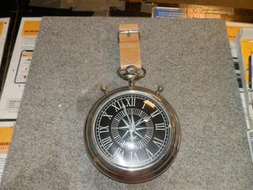 Wand klok Riviera Maison topstaat 1948 Est kleur zilver beschikbaar voor biedingen