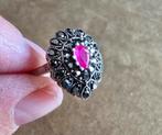 Zilveren ring met robijn en markasiet, Sieraden, Tassen en Uiterlijk, Ringen, Gebruikt, Ophalen of Verzenden, 17 tot 18, Met edelsteen