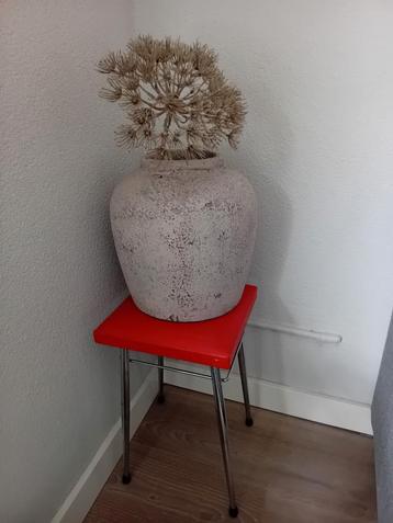 Vaas pot beige  beschikbaar voor biedingen