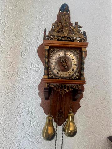 Antieke klok beschikbaar voor biedingen