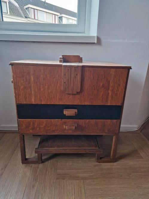 Uniek vintage kastje in Amsterdamse School / Art Deco stijl, Huis en Inrichting, Kasten | Ladekasten, Gebruikt, Minder dan 100 cm