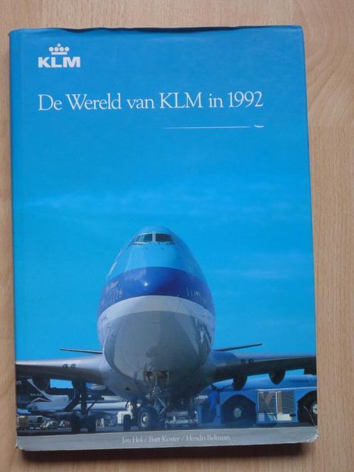 De Wereld van de KLM in 1992, Verzamelen, Luchtvaart en Vliegtuigspotten, Zo goed als nieuw, Boek of Tijdschrift, Ophalen of Verzenden
