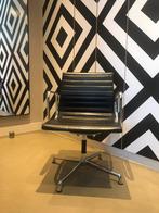Charles&Ray eames ea 108 leer uitvoering draaibaar, Ophalen of Verzenden, Zo goed als nieuw