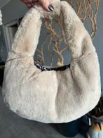 Fluffy “croissant” bag , zacht hand tasje , nieuw, Ophalen of Verzenden, Nieuw, Beige, Handtas