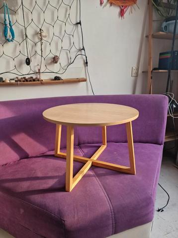 Houten Salontafel - Ronde Vorm - bijzettafel beschikbaar voor biedingen