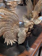 2 oosterse bronzen vecht hanen. 43 cm hoog. €245., Ophalen