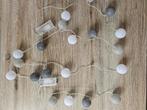 2 lichtsnoeren met grijs-witte balletjes – werkt op AA-batte, Ophalen of Verzenden, Zo goed als nieuw