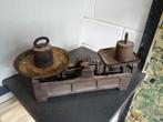 ZEER OUDE ZWARE WEEGSCHAAL COMPLEET MET 2 GEWICHTEN 50X20 CM, Ophalen