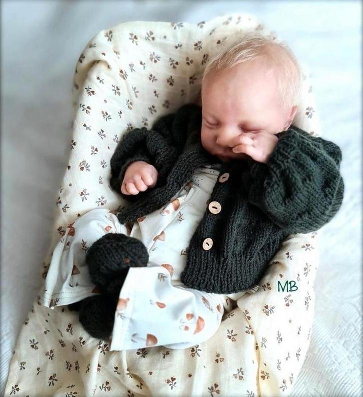 2 delige groene gebreide set maat 50, Verzamelen, Poppen, Zo goed als nieuw, Kleertjes, Levensecht of Reborn, Ophalen of Verzenden