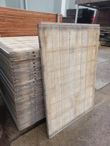 Hardhouten  steenschotten  4x100x140cm  terras  beschoeiing beschikbaar voor biedingen