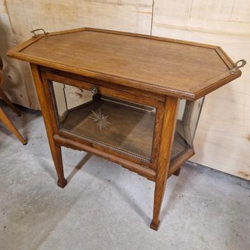 Antiek theekastje met geslepen glas  vintage vitrinekast  beschikbaar voor biedingen