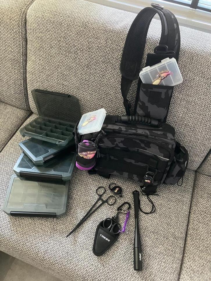 Lure Finesse schouder-rug-buiktas, Watersport en Boten, Hengelsport | Algemeen, Zo goed als nieuw, Koffer of Tas, Ophalen of Verzenden