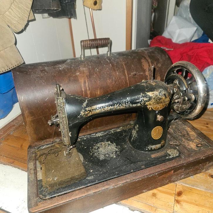 Antieke Naaimachine met Koffer, Antiek en Kunst, Antiek | Naaimachines, Ophalen of Verzenden