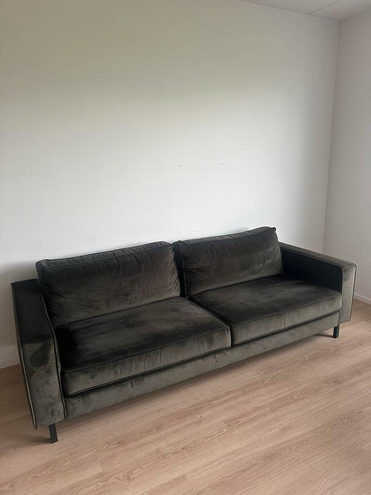 WOOOD 3-zits bank warmgroen KARWEI, Huis en Inrichting, Banken | Bankstellen, Rechte bank, Driepersoons, 200 tot 250 cm, Overige materialen