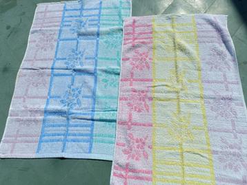 2 Vintage katoen badstof handdoeken 76 x 50 cm (J2) beschikbaar voor biedingen