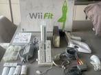 Wii console + wii fit plus veel meer, Spelcomputers en Games, Spelcomputers | Nintendo Wii, Ophalen, Gebruikt, Met 2 controllers