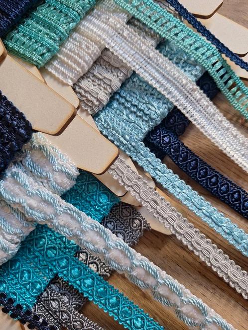 Prachtige vintage partij blauw turkoois grijstinten sierband, Hobby en Vrije tijd, Naaien en Fournituren, Nieuw, Lint, Band of Elastiek