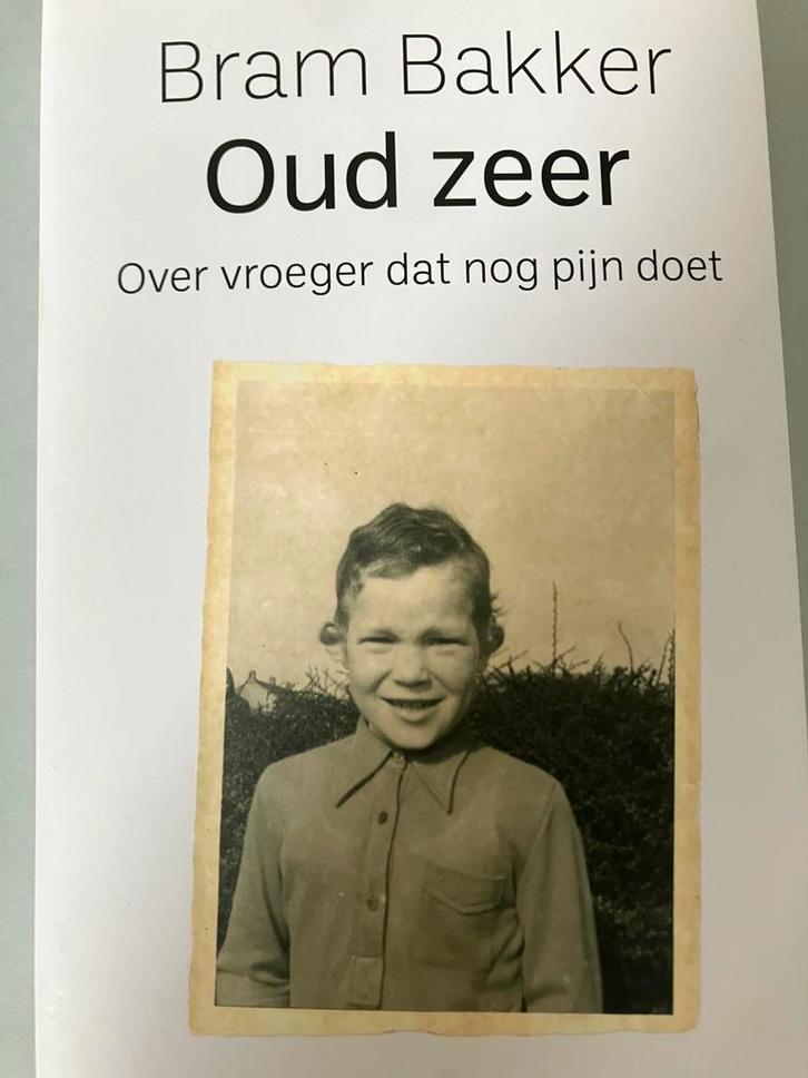 Bram Bakker - Oud zeer (Over vroeger dat nog pijn doet), Boeken, Psychologie, Zo goed als nieuw, Ophalen of Verzenden