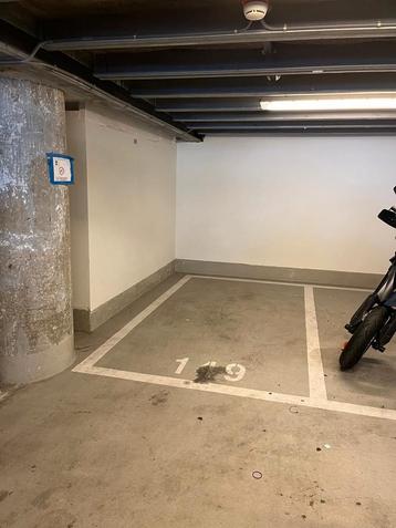 TE HUUR MOTORSTALLING ROTTERDAM  -  CENTRUM.  beschikbaar voor biedingen