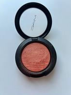 MAC Blush just a pinch extra dimension blush, Ophalen of Verzenden, Zo goed als nieuw, Roze, Wangen