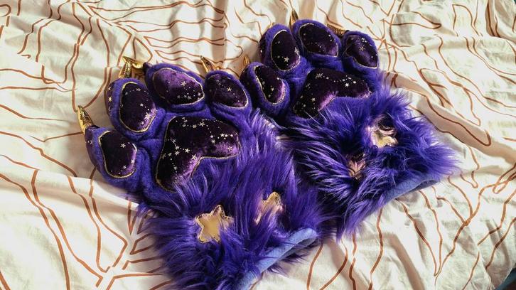 Scopermonstar starry fursuit paws paars goud, Hobby en Vrije tijd, Kostuums, Theaterbenodigdheden en LARP, Nieuw, Handschoenen, Hoed of Pet