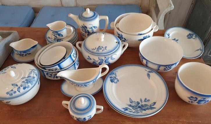 Antiek Servies in Wit met Blauwe Bloemen!, Antiek en Kunst, Curiosa en Brocante, Ophalen