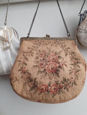 Oud brocant tasje beugeltasje gobelin roosjes  beschikbaar voor biedingen
