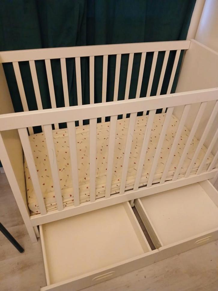 Wit houten ledikant met lade, Kinderen en Baby's, Babywiegjes en Ledikanten, Gebruikt, Ledikant, Ophalen