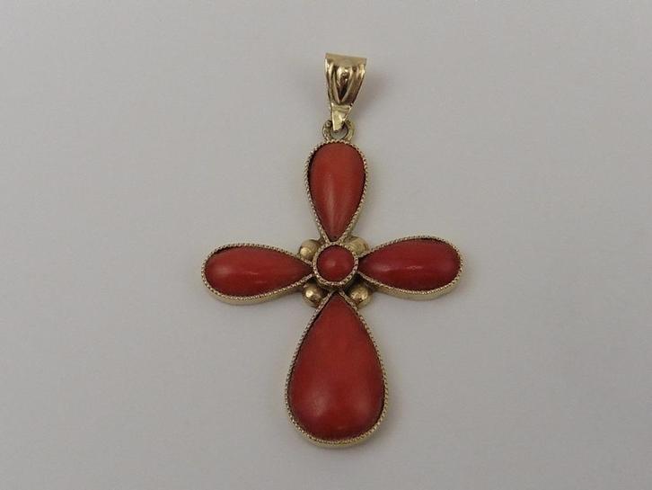 Gouden hanger kruisje met bloedkoraal                     G4, Sieraden, Tassen en Uiterlijk, Kettinghangers, Gebruikt, Goud, Rood