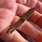 Bodemvondst Friesland: Eeuwen Oud Beslag Kleding, Verzenden