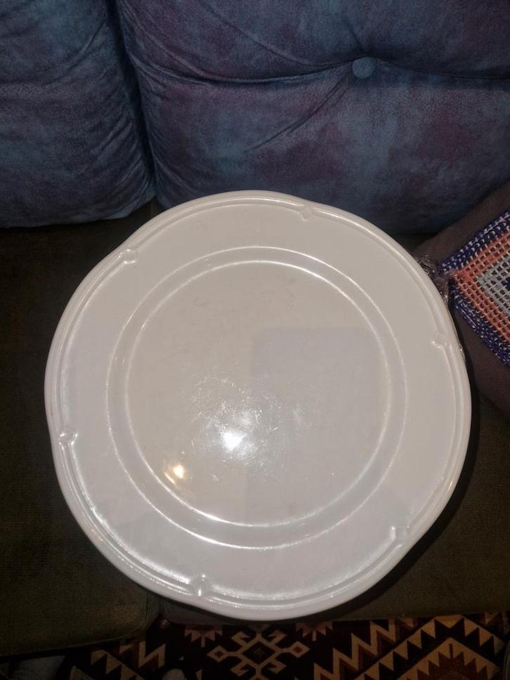 Elegant wit bord. Bord is 30 bij 30 en ik heb hier 80 van., Antiek en Kunst, Antiek | Schalen, Ophalen