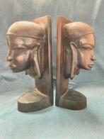 Twee zware houten Afrikaanse boekensteunen, Antiek en Kunst, Kunst | Beelden en Houtsnijwerken, Ophalen of Verzenden