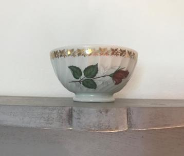 Mini bowl spoelkom met roos en vergulde blaadjes rand beschikbaar voor biedingen