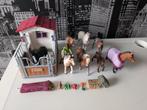 Schleich paardenbox met paarden en assecoires, Ophalen of Verzenden, Zo goed als nieuw